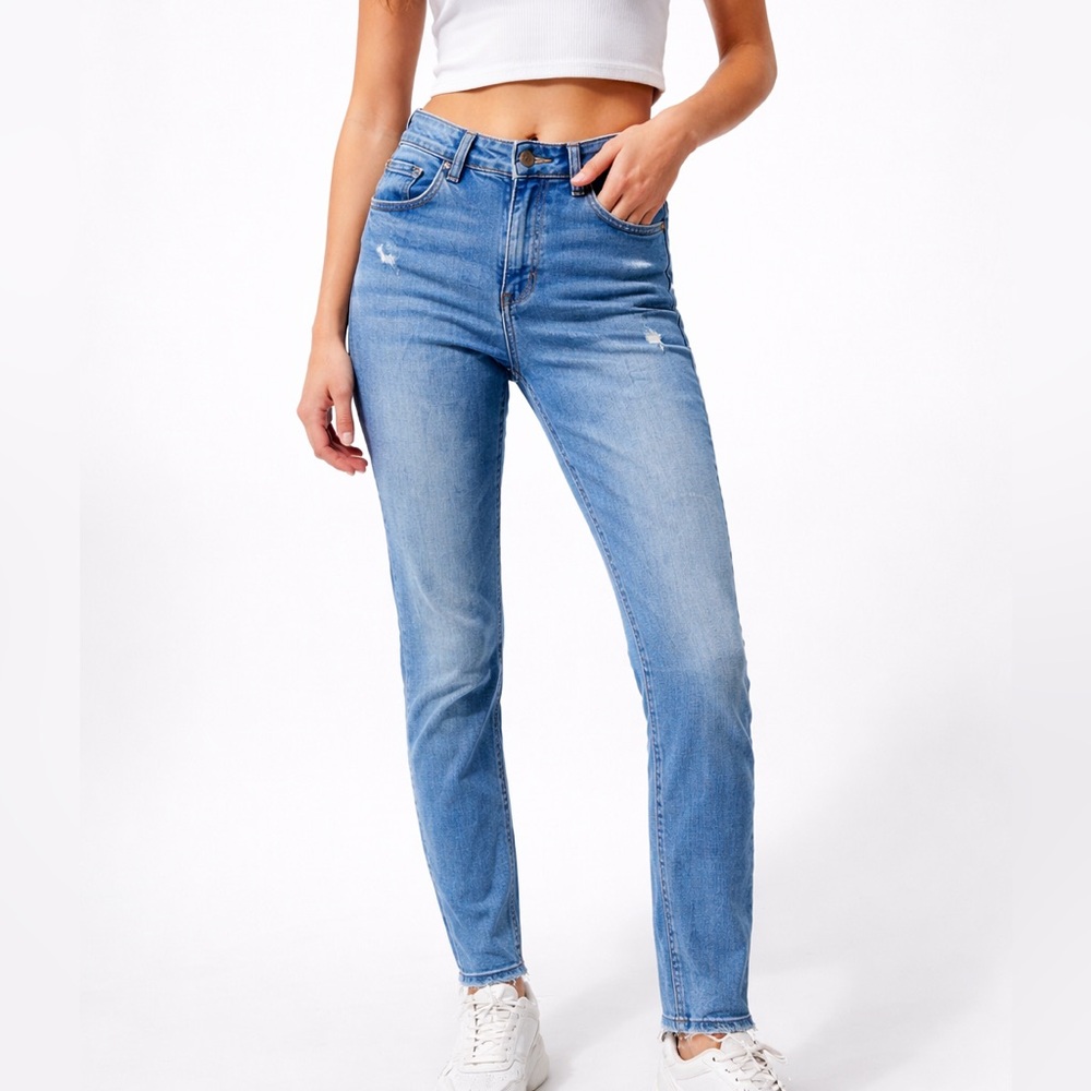 Zara Women’s Medium Blue Jeans with Light Distressing